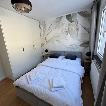 Malczewskiego 3 *